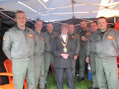 Councillor Patricia Hobby meets the Dutch F16 Crew