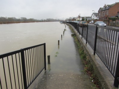 River Thames continues to rise