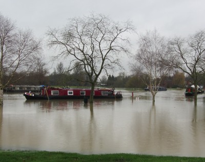 River Thames continues to rise