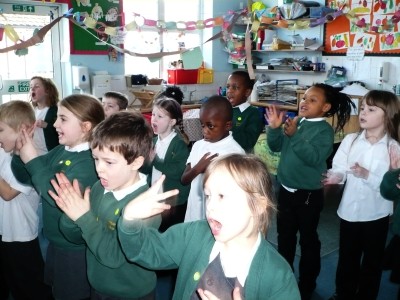 Carswell Primary School Signing and Singing