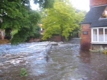 Flood protection wall