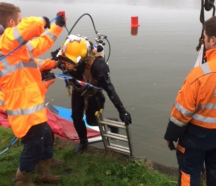 Car rescued from River Thames in Abingdon