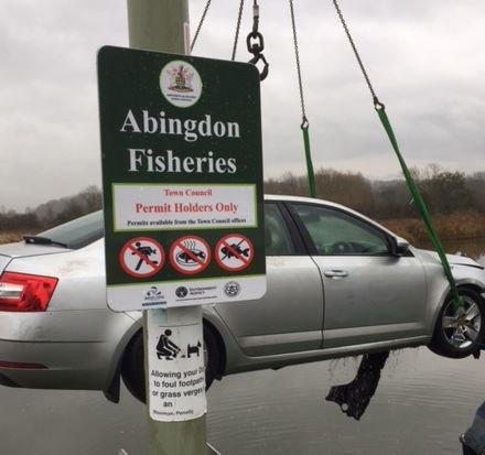 Car rescued from River Thames in Abingdon