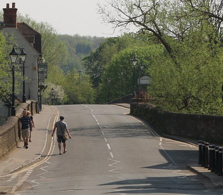 Abingdon Bridge on Easter Sunday