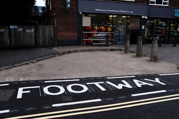 New Road Markings on the Northcourt Road