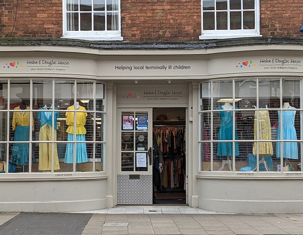 Abingdon shops decorate windows with Ukrainian colours | Abingdon Blog